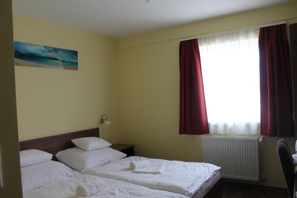 Potkerek Motel Γκιόρ Δωμάτιο φωτογραφία