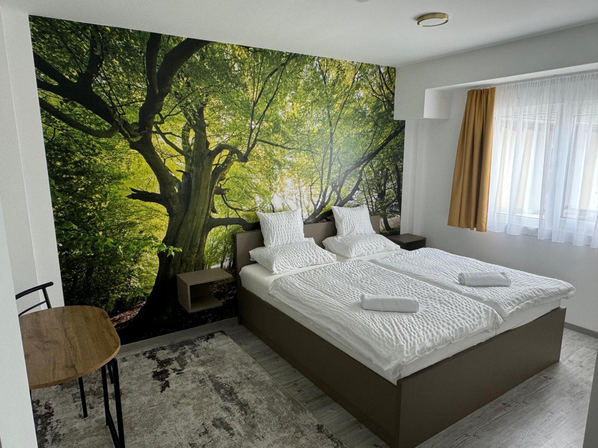 Potkerek Motel Γκιόρ Εξωτερικό φωτογραφία